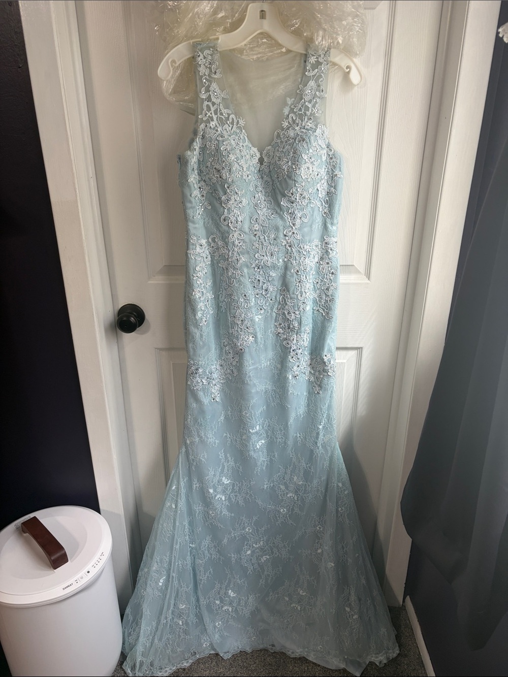 Elegant Light Blue Lace Evening Gown with V-Neck